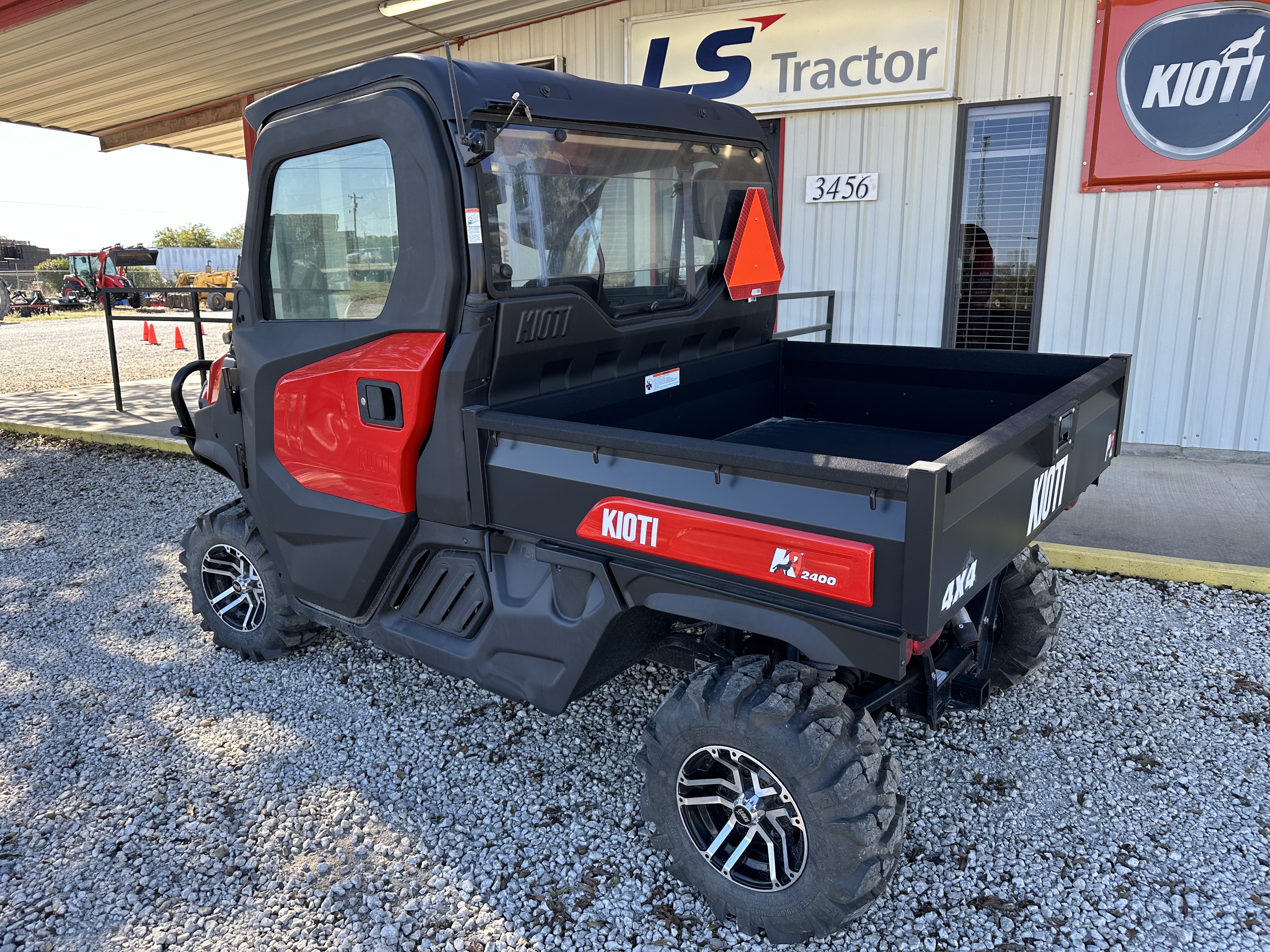 Kioti K9 2400 CAB:179