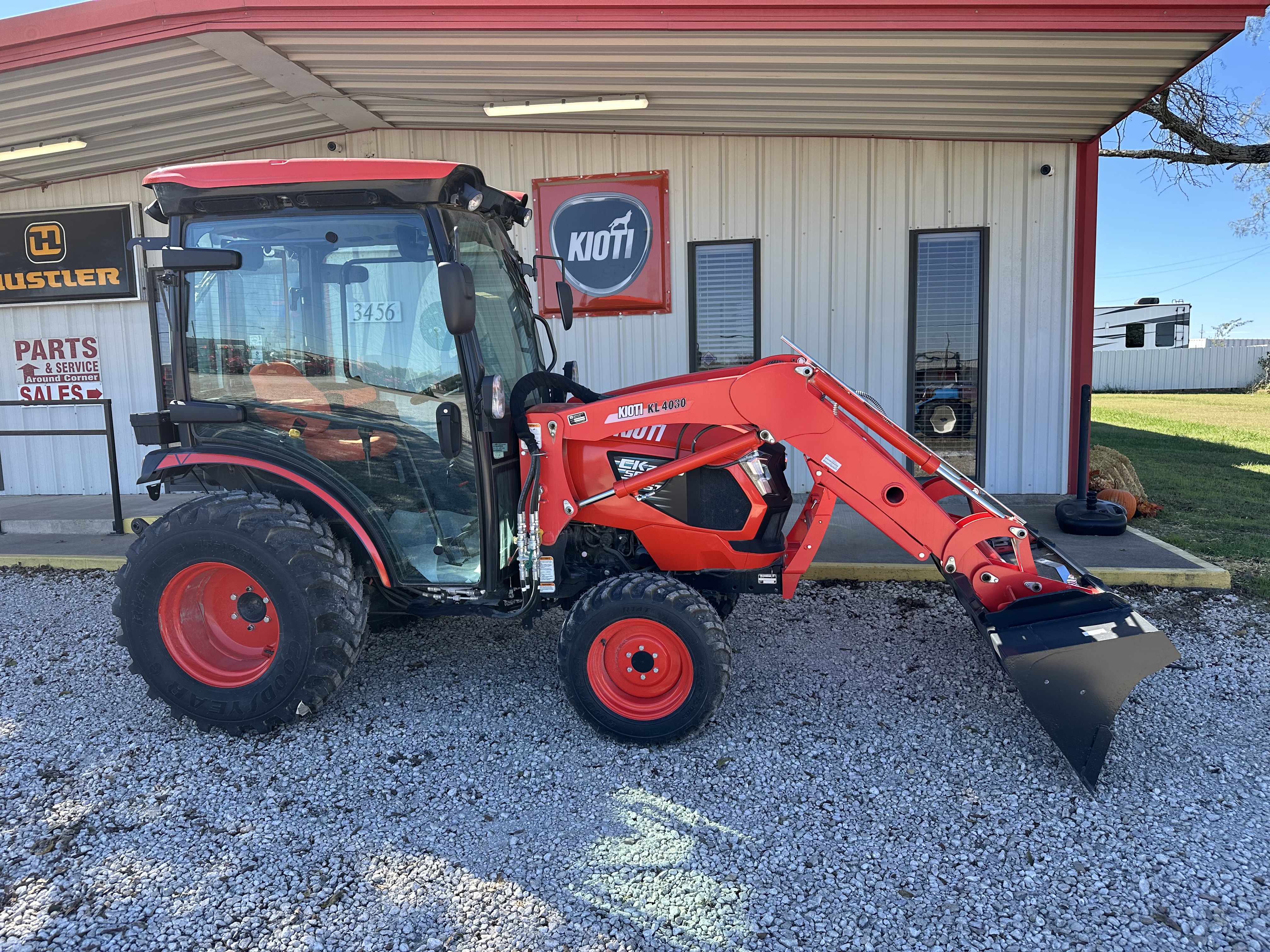 Kioti CK2620SE HST Cab – 135