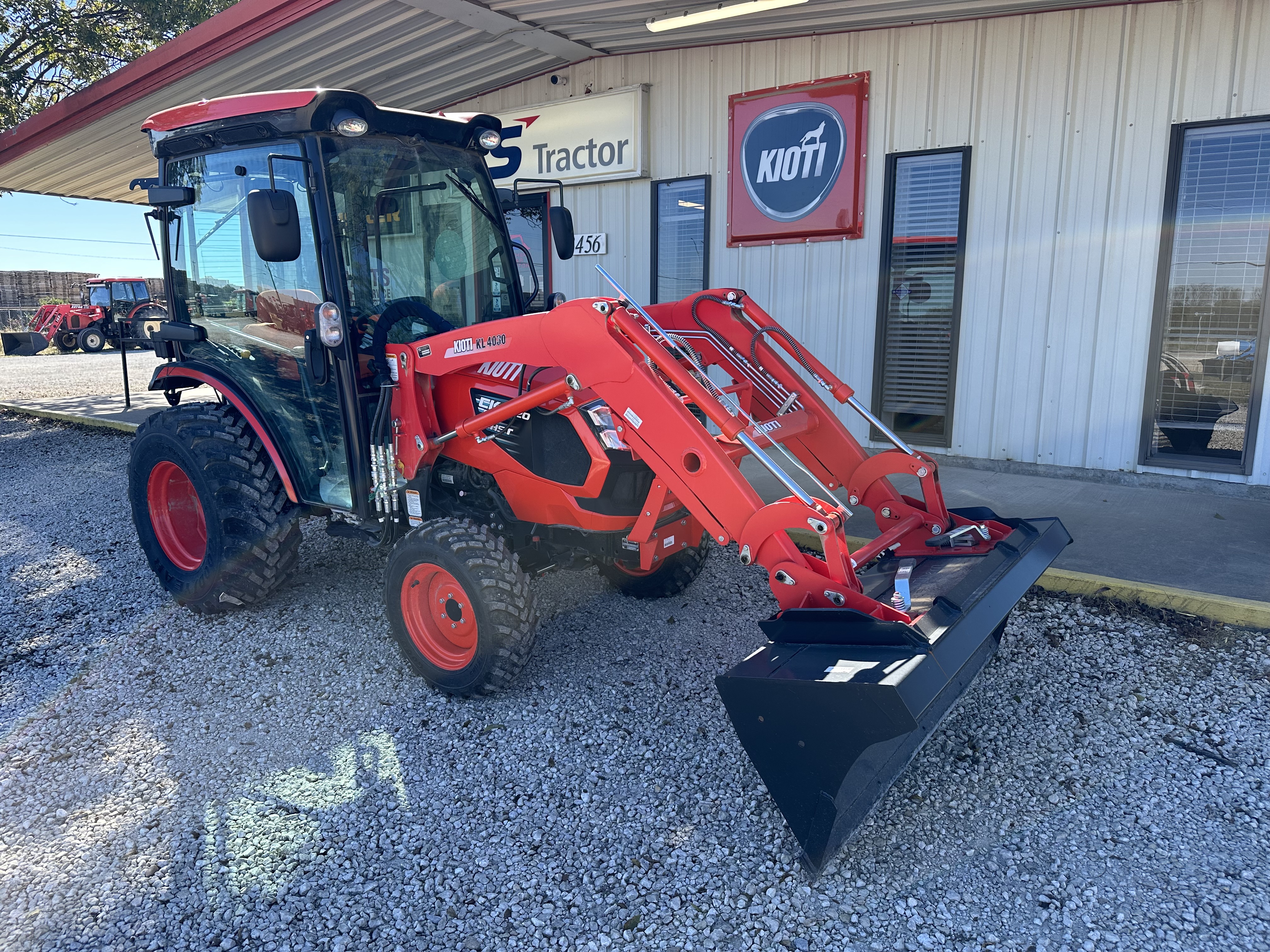 Kioti CK2620SE HST Cab:135