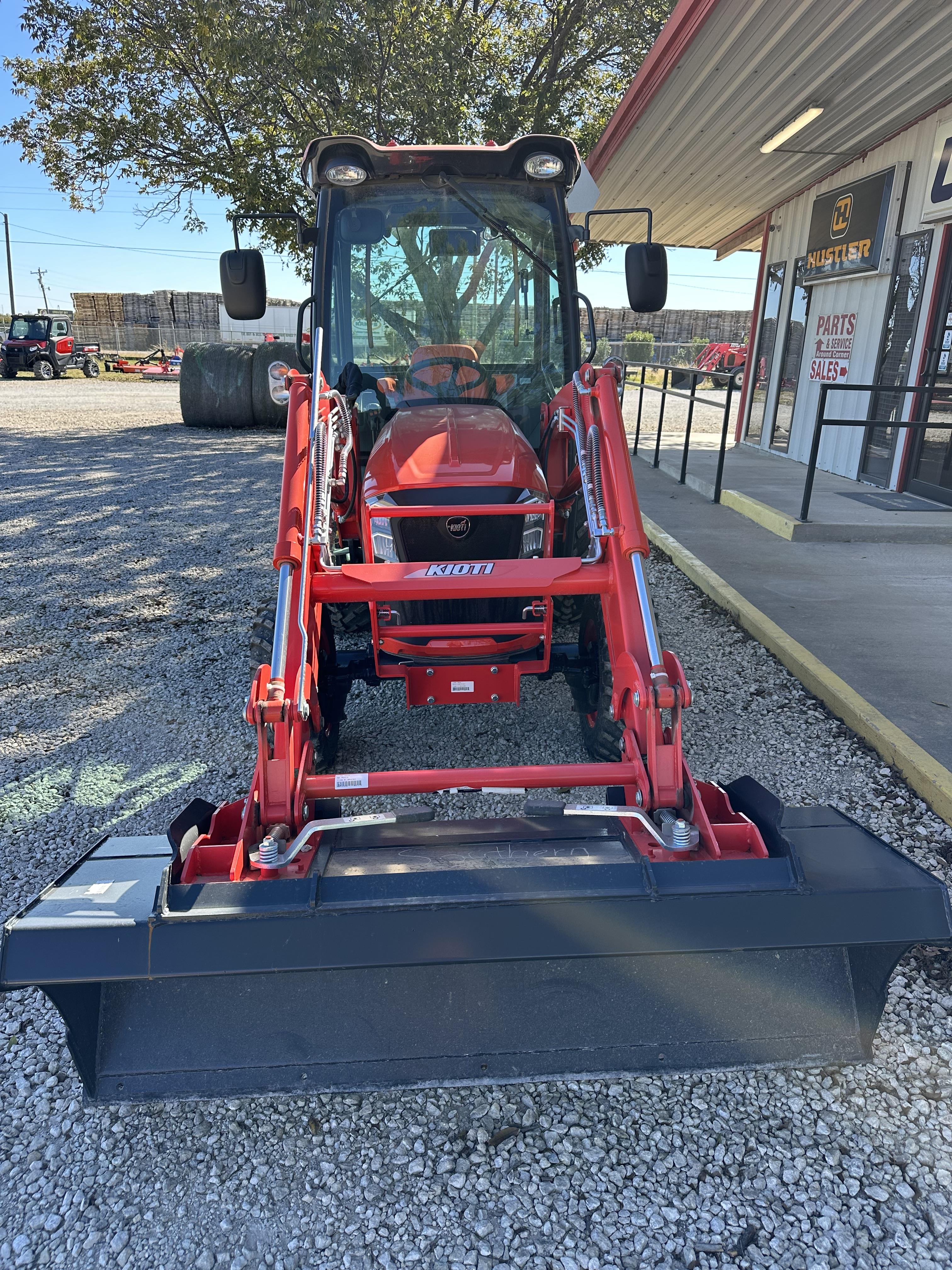 Kioti CK2620SE HST Cab:135