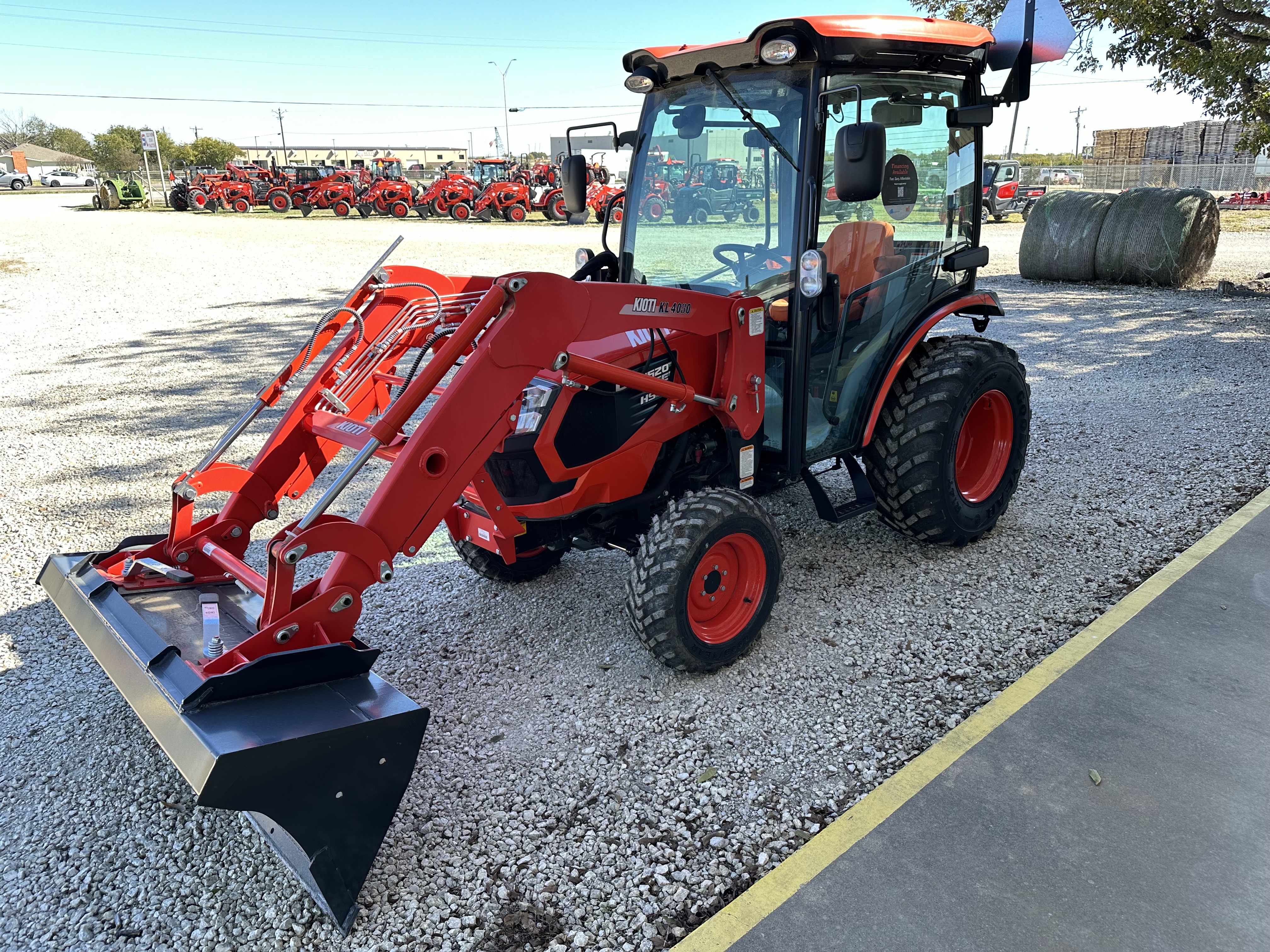 Kioti CK2620SE HST Cab:135