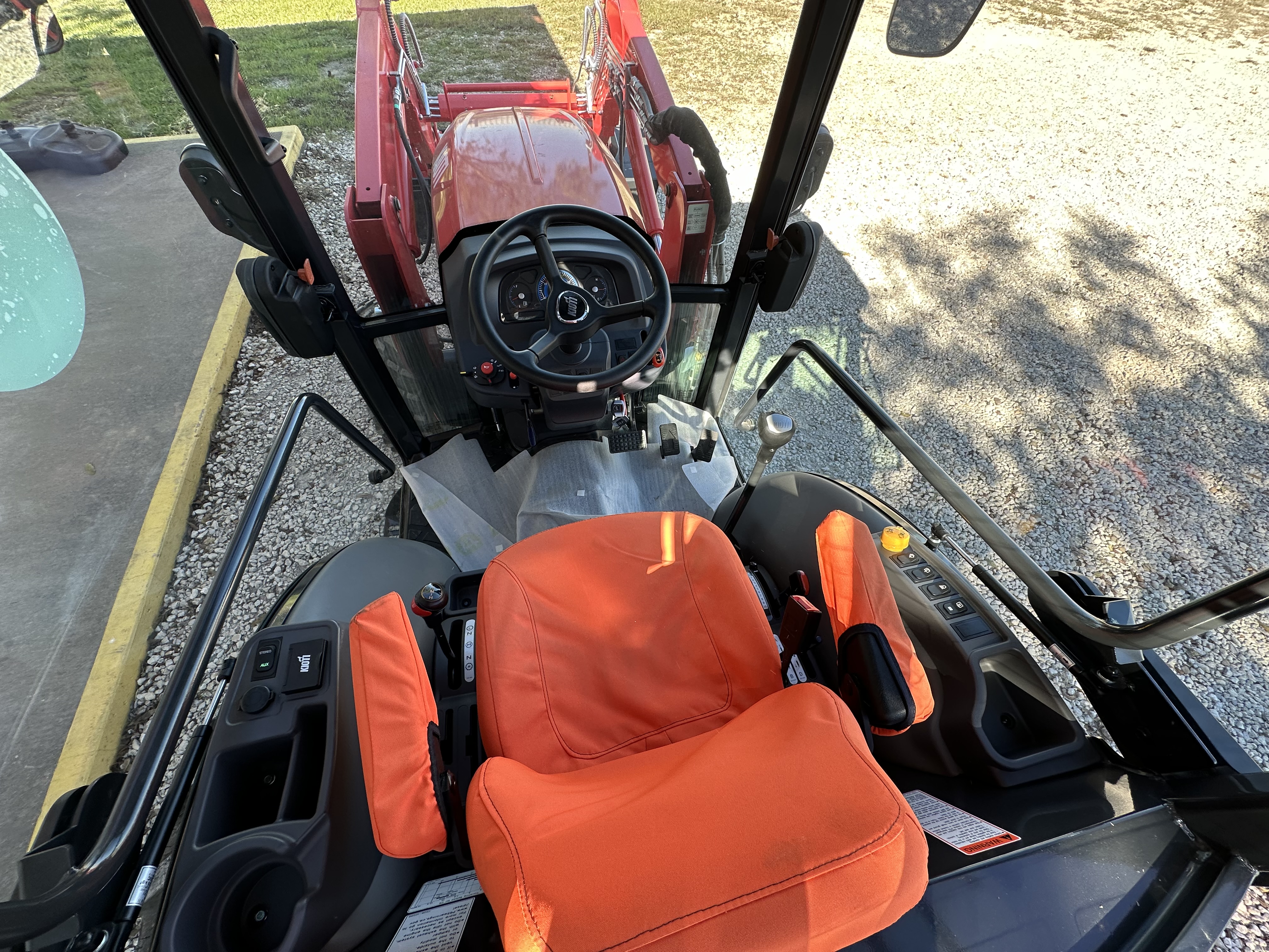 Kioti CK2620SE HST Cab:135