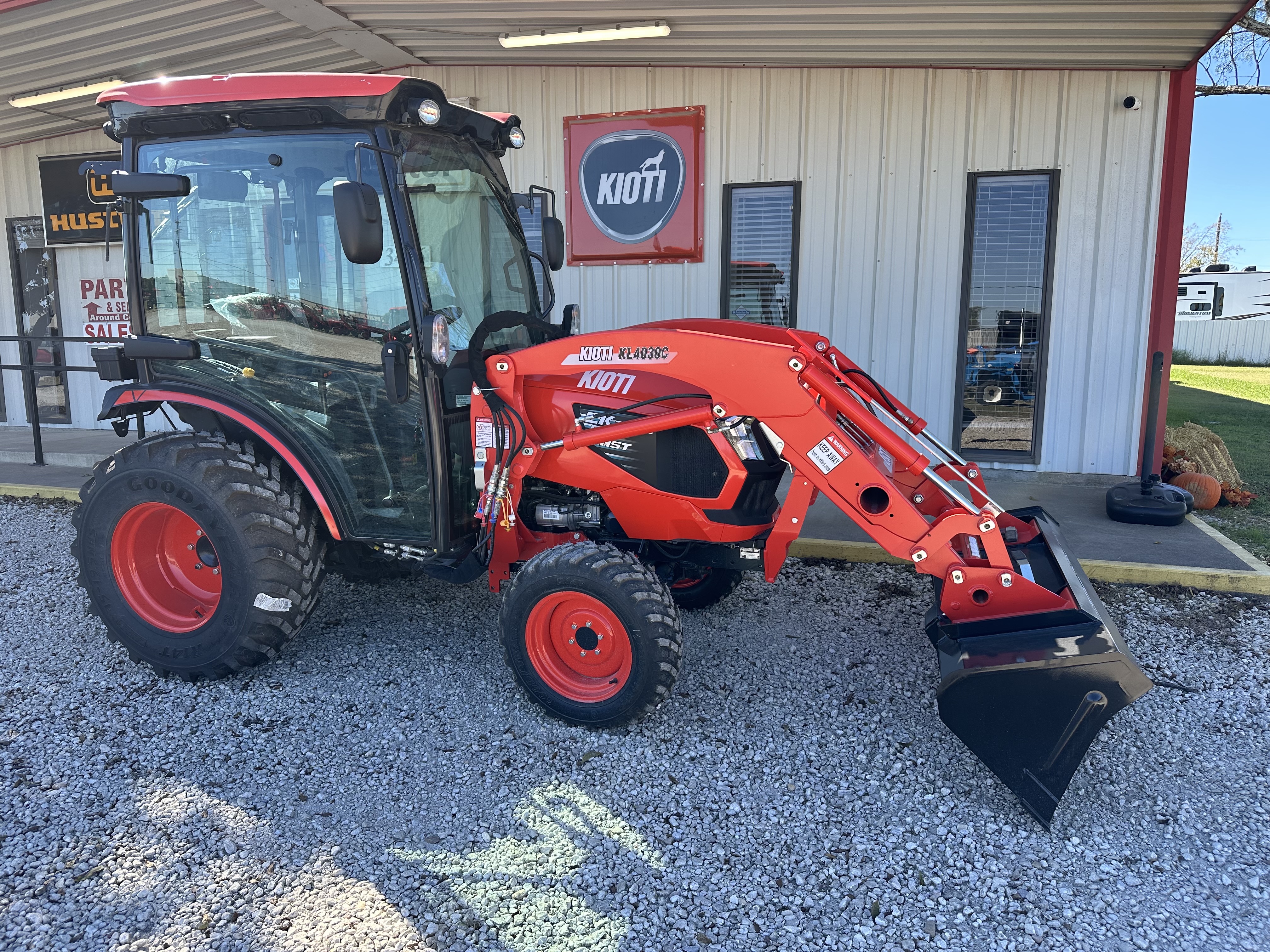 Kioti CK3520SE HST CAB – 211