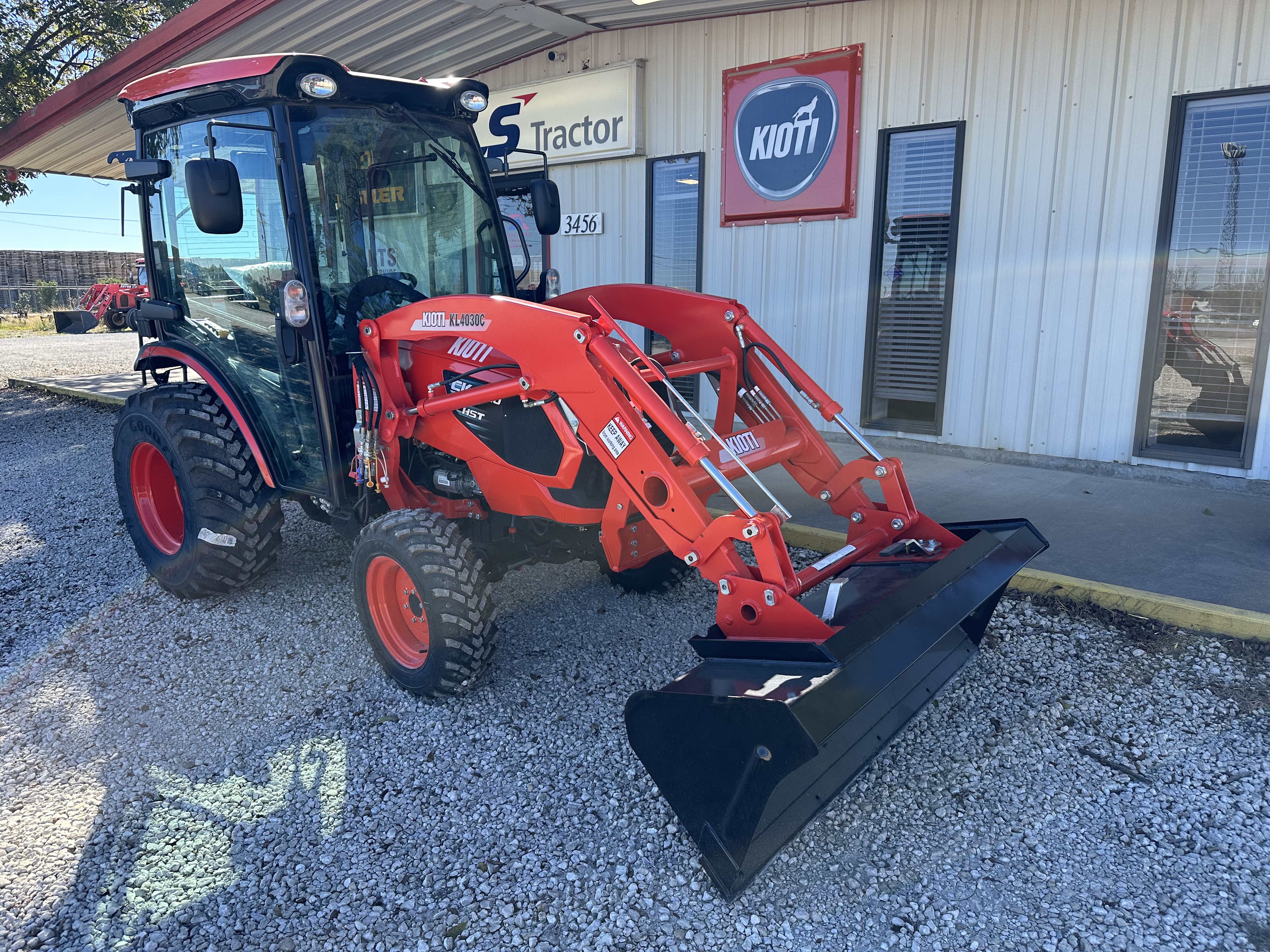 Kioti CK3520SE HST CAB:208