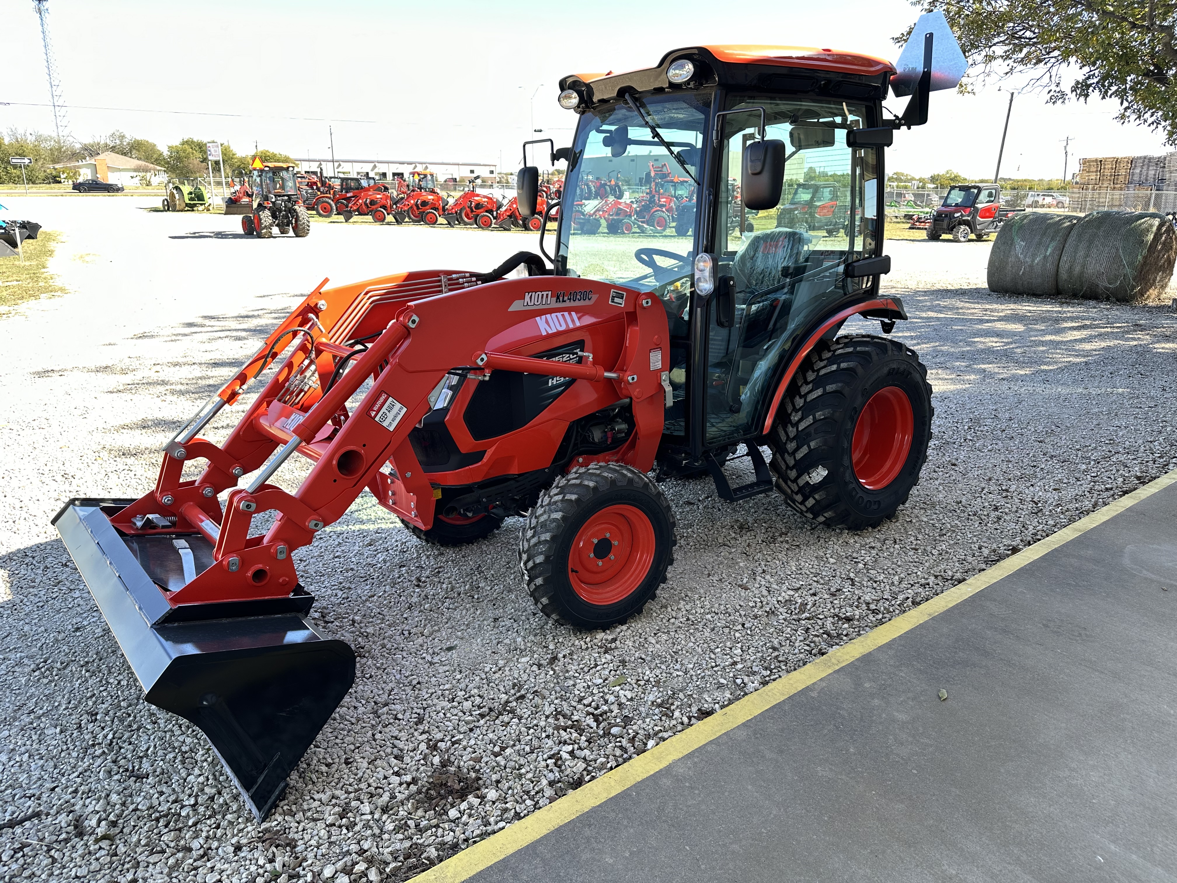 Kioti CK3520SE HST CAB:208