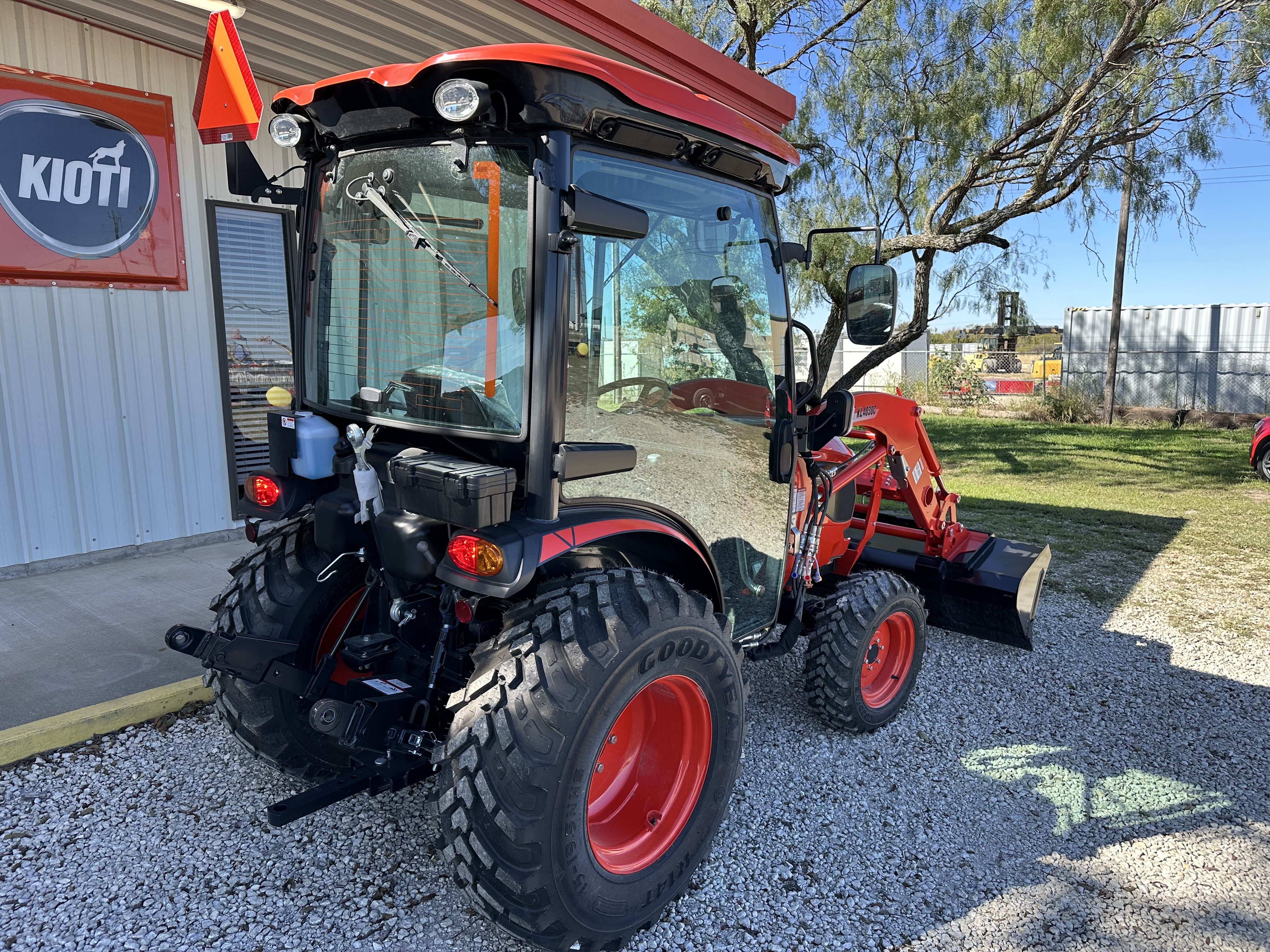 Kioti CK3520SE HST CAB:208