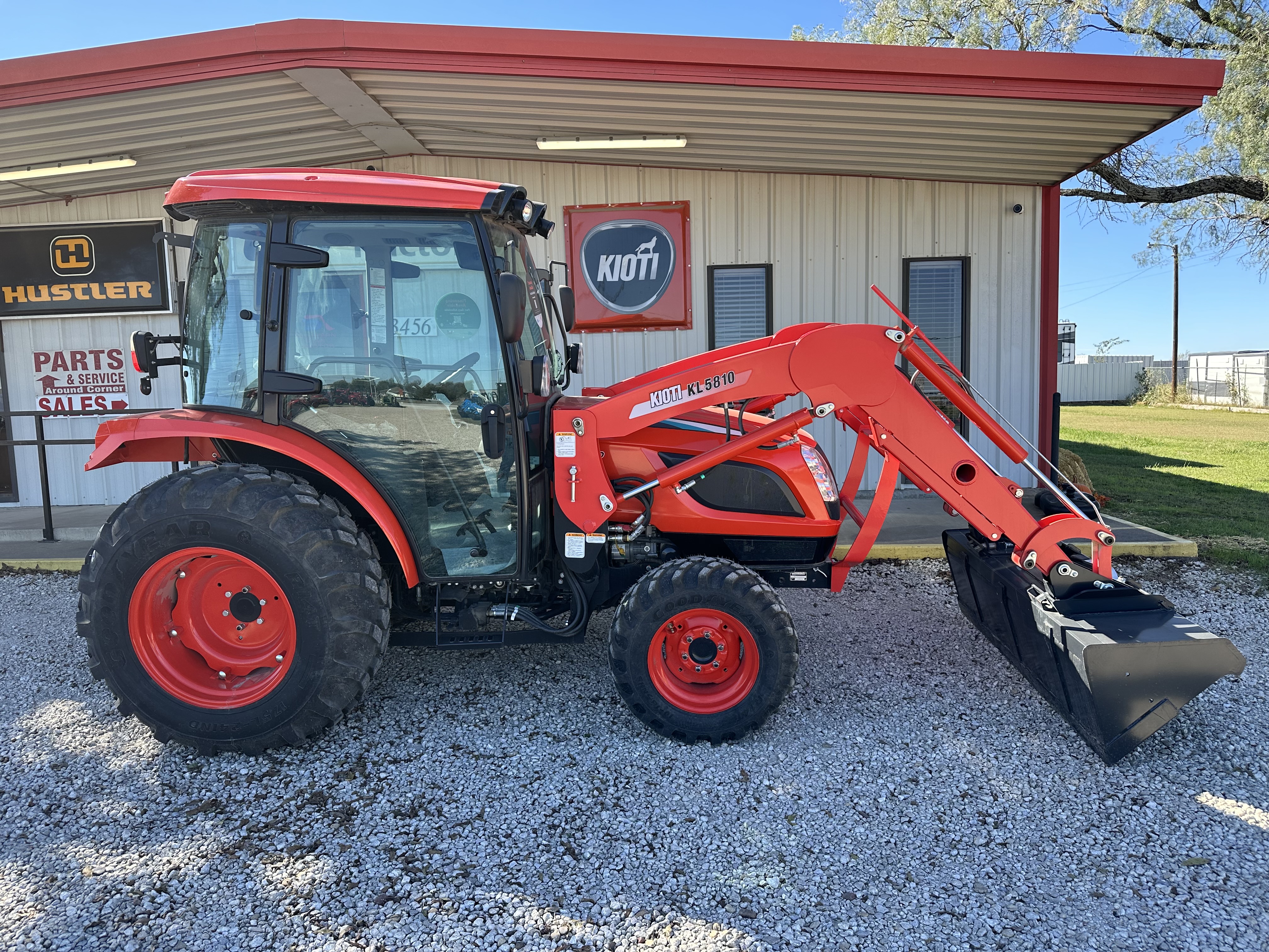 Kioti NS6010 HST CAB – 136